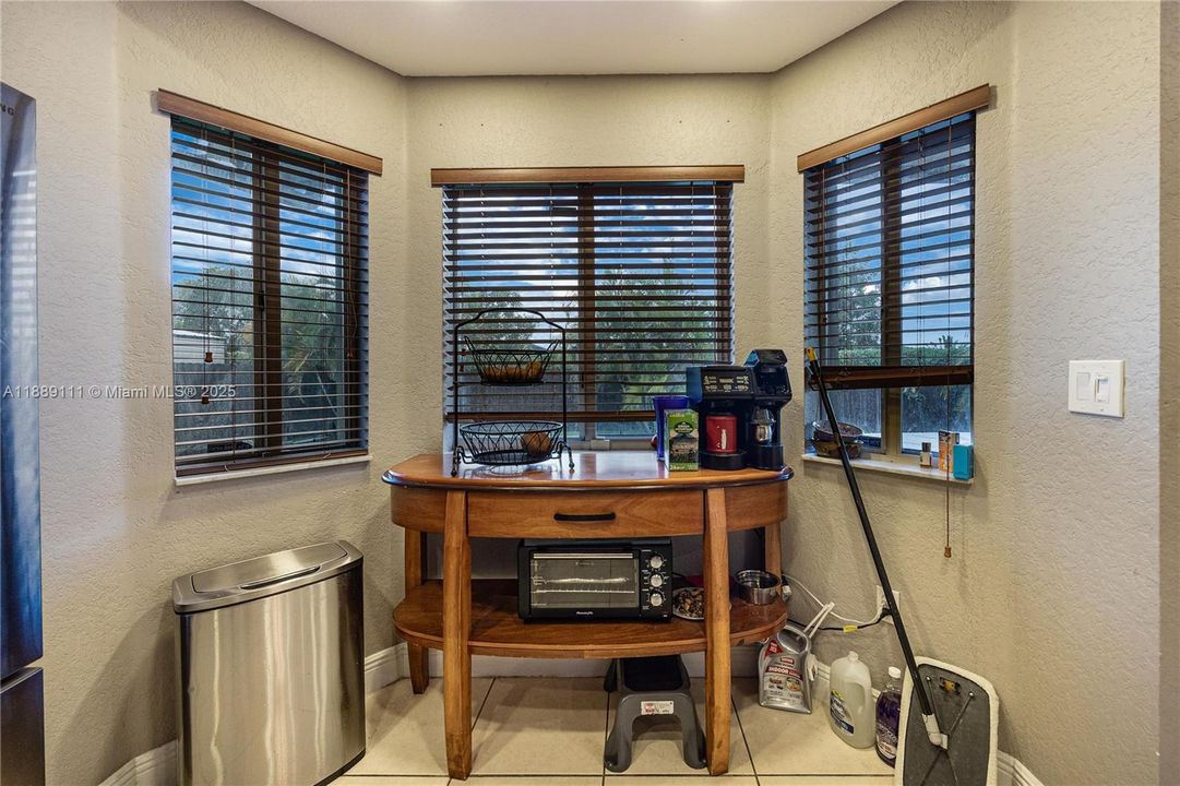 For Sale: $799,900 (4 beds, 2 baths, 2095 Square Feet)