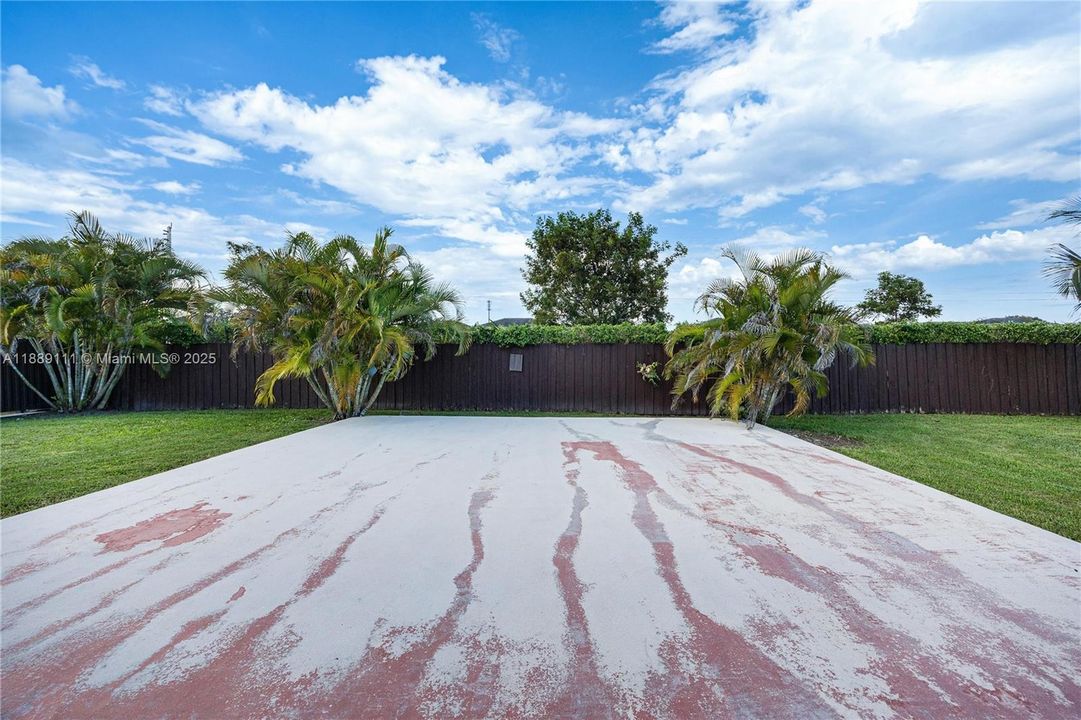 For Sale: $799,900 (4 beds, 2 baths, 2095 Square Feet)