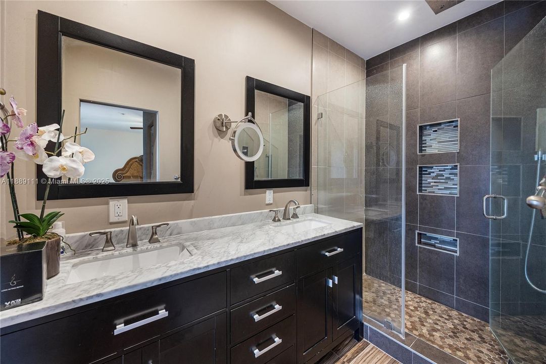 For Sale: $799,900 (4 beds, 2 baths, 2095 Square Feet)