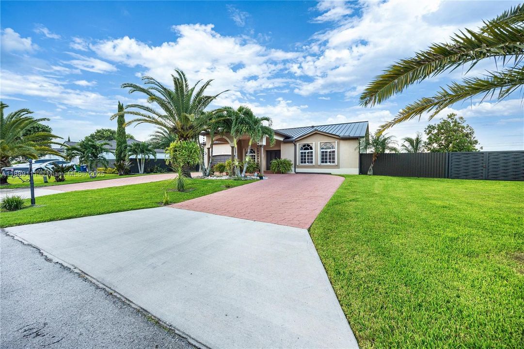 For Sale: $799,900 (4 beds, 2 baths, 2095 Square Feet)