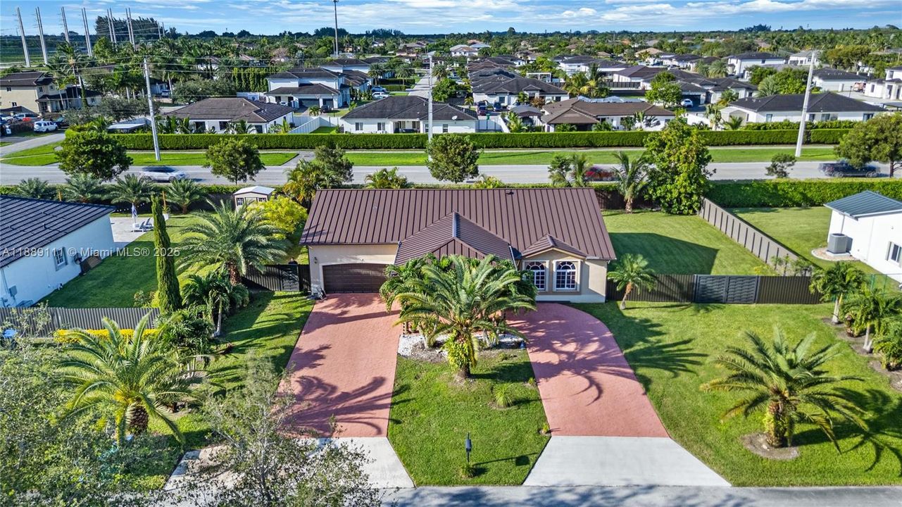 For Sale: $799,900 (4 beds, 2 baths, 2095 Square Feet)