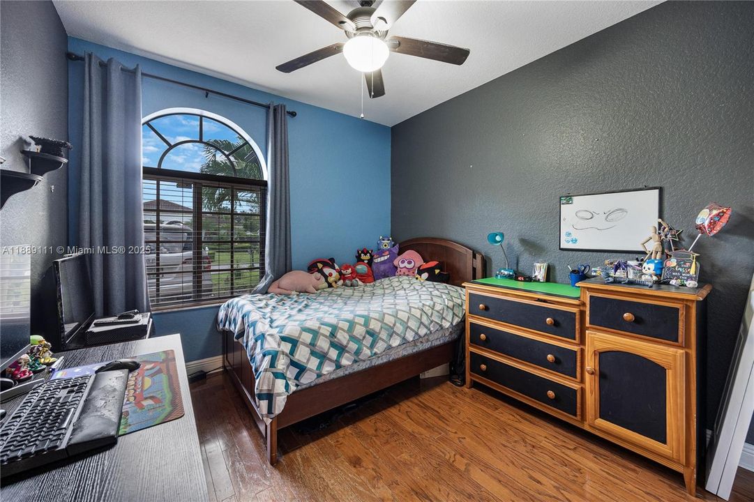 For Sale: $799,900 (4 beds, 2 baths, 2095 Square Feet)