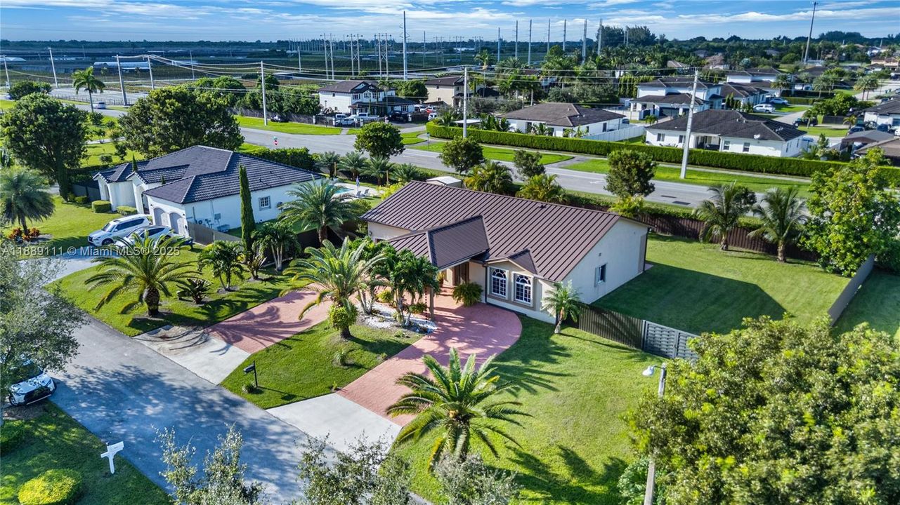 For Sale: $799,900 (4 beds, 2 baths, 2095 Square Feet)