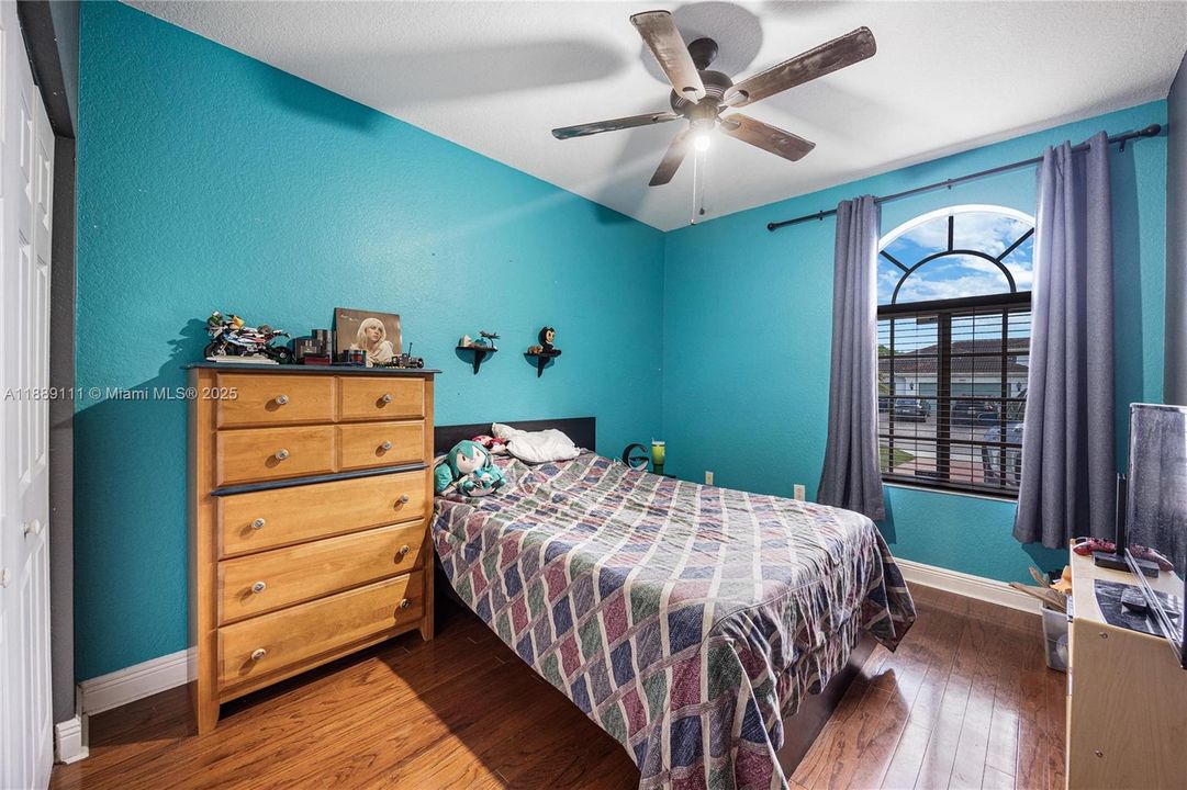 For Sale: $799,900 (4 beds, 2 baths, 2095 Square Feet)