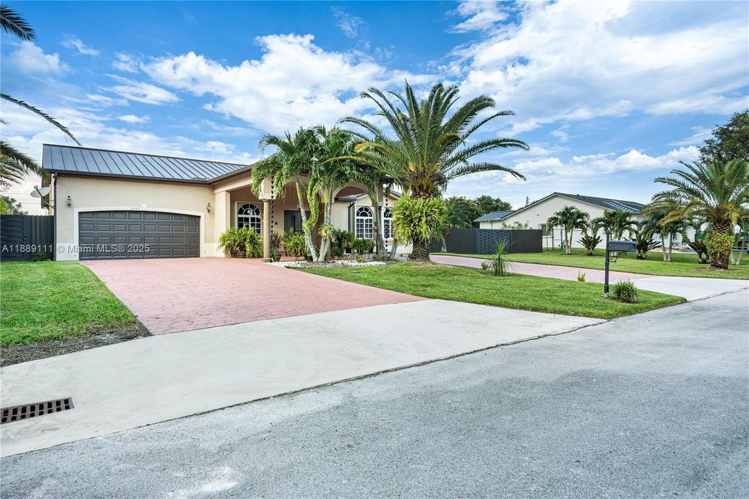 For Sale: $799,900 (4 beds, 2 baths, 2095 Square Feet)