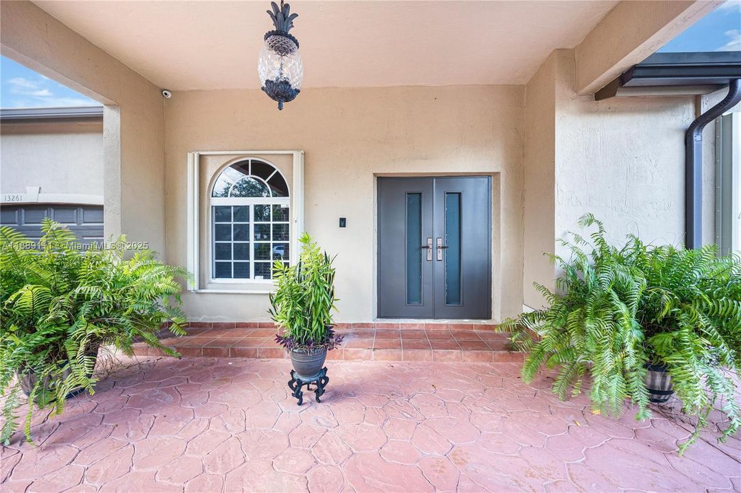 For Sale: $799,900 (4 beds, 2 baths, 2095 Square Feet)