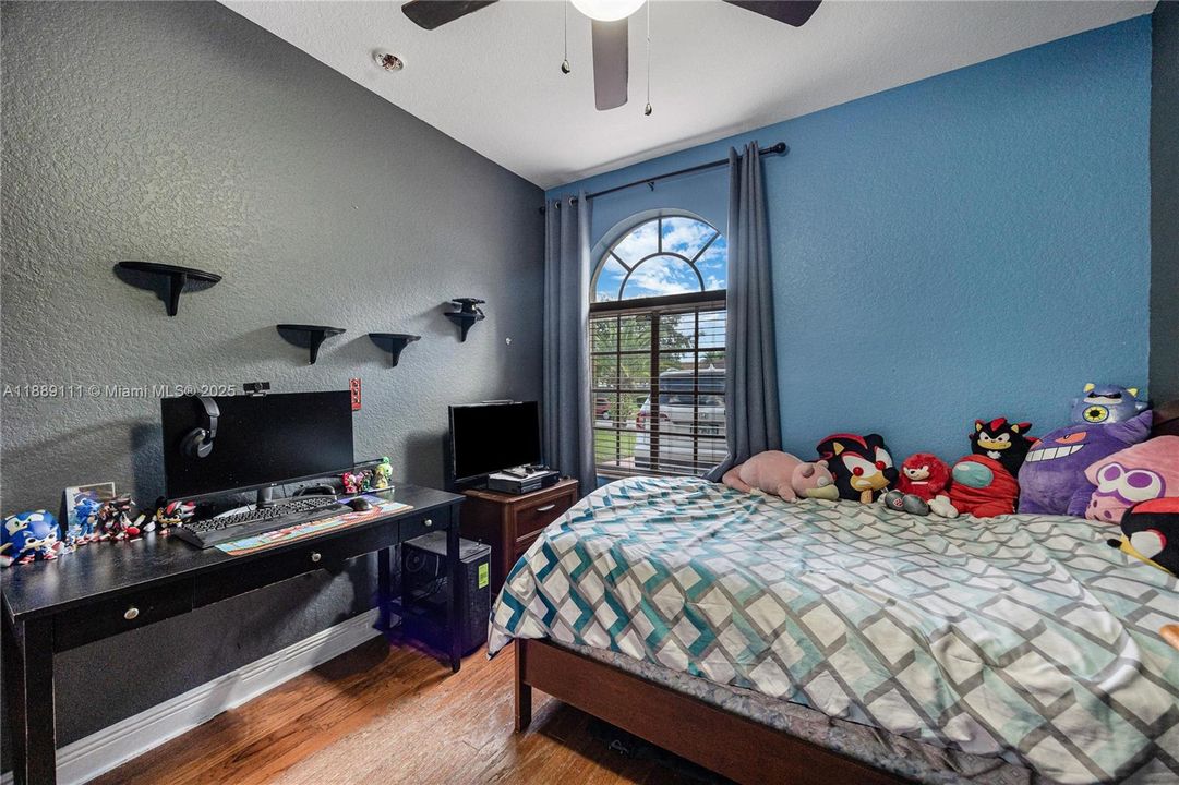 For Sale: $799,900 (4 beds, 2 baths, 2095 Square Feet)