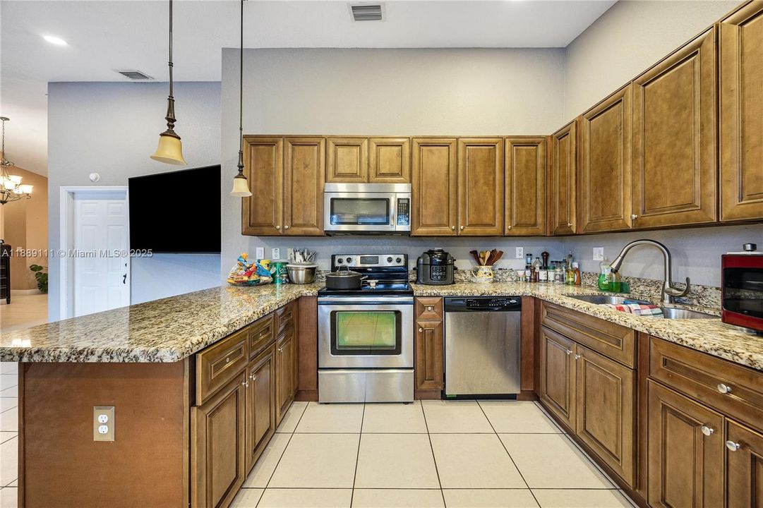 For Sale: $799,900 (4 beds, 2 baths, 2095 Square Feet)