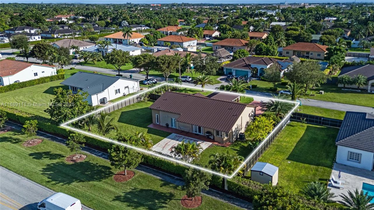 For Sale: $799,900 (4 beds, 2 baths, 2095 Square Feet)