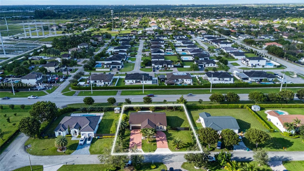 For Sale: $799,900 (4 beds, 2 baths, 2095 Square Feet)