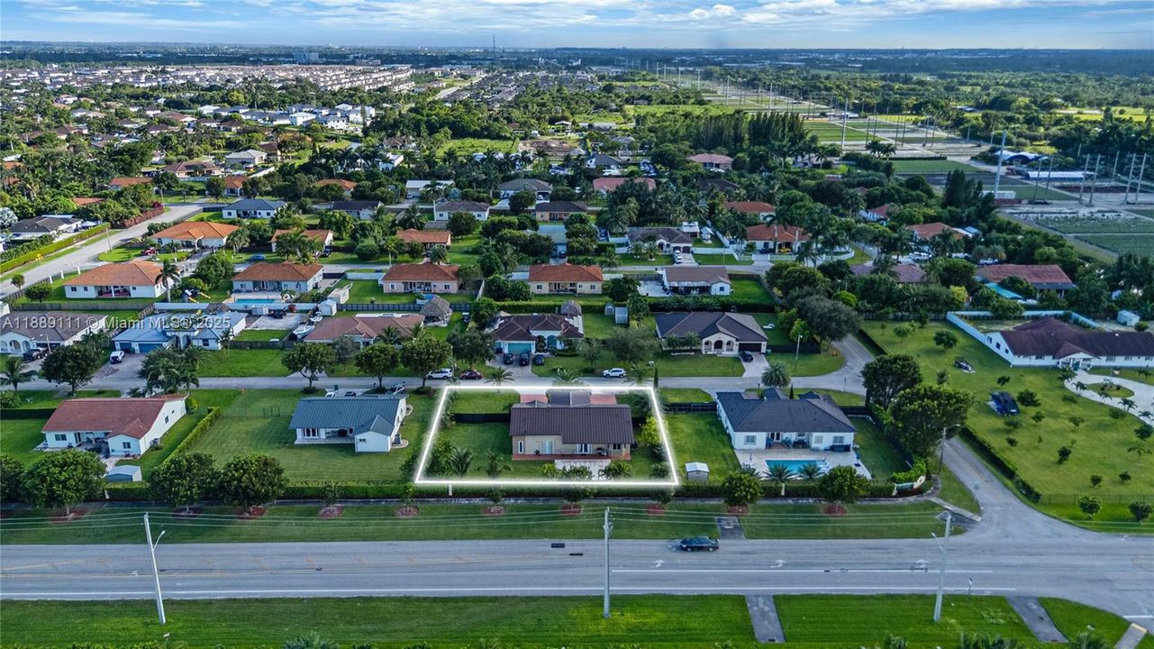 For Sale: $799,900 (4 beds, 2 baths, 2095 Square Feet)