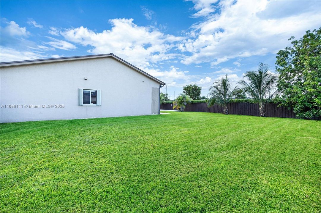 For Sale: $799,900 (4 beds, 2 baths, 2095 Square Feet)