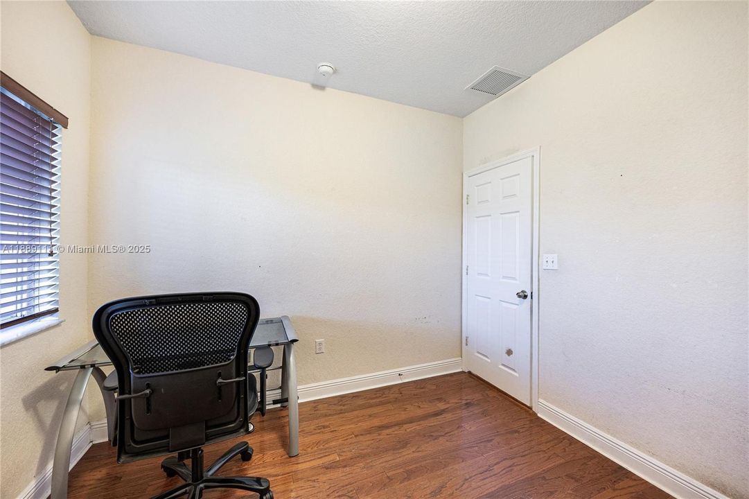 For Sale: $799,900 (4 beds, 2 baths, 2095 Square Feet)