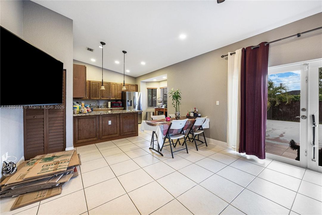 For Sale: $799,900 (4 beds, 2 baths, 2095 Square Feet)