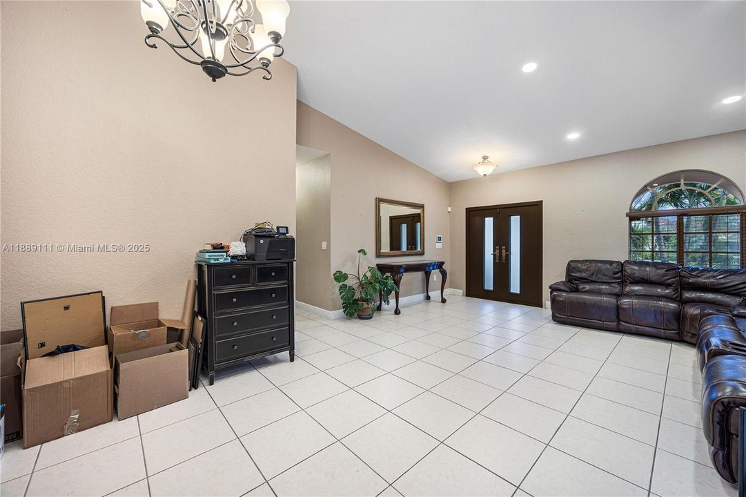 For Sale: $799,900 (4 beds, 2 baths, 2095 Square Feet)