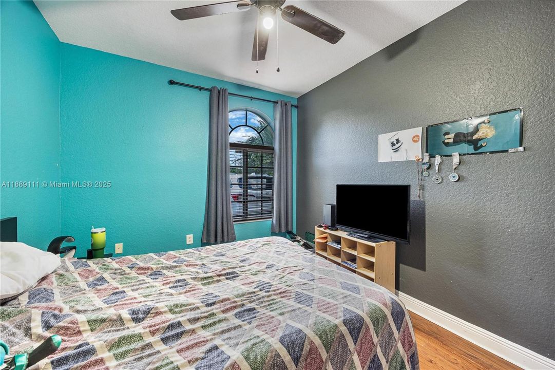 For Sale: $799,900 (4 beds, 2 baths, 2095 Square Feet)