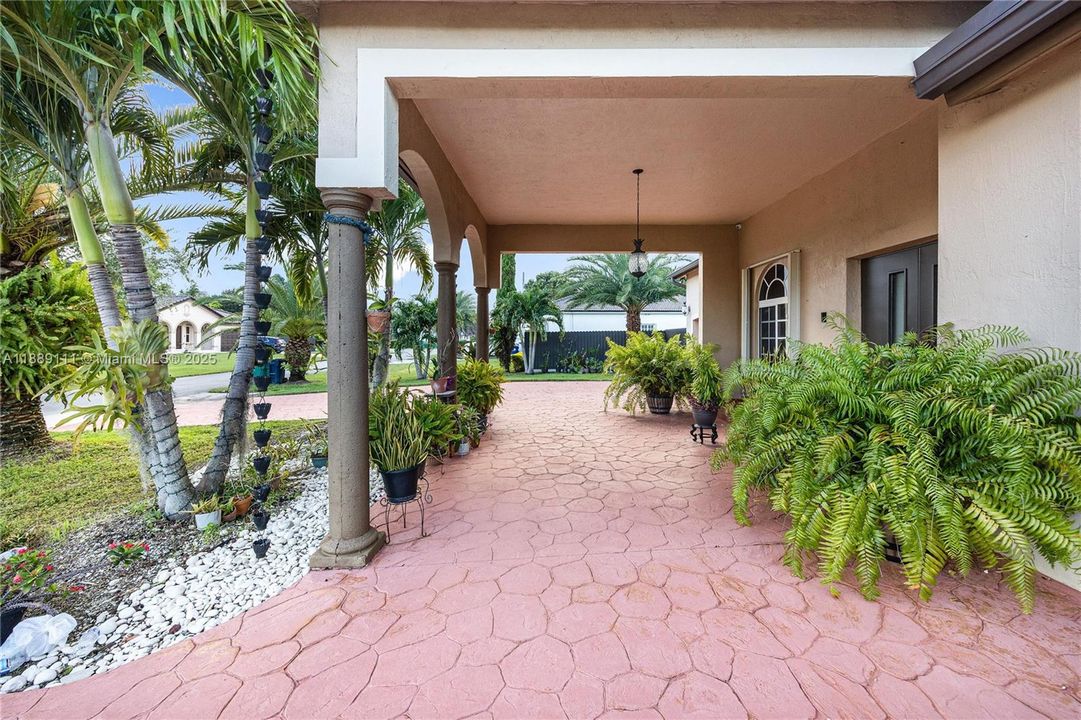 For Sale: $799,900 (4 beds, 2 baths, 2095 Square Feet)