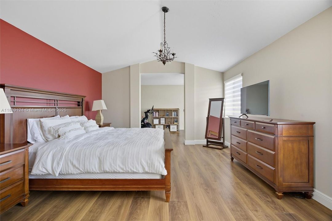 Active With Contract: $950,000 (4 beds, 2 baths, 3057 Square Feet)