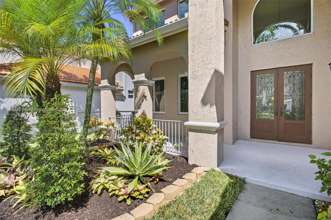 Active With Contract: $950,000 (4 beds, 2 baths, 3057 Square Feet)