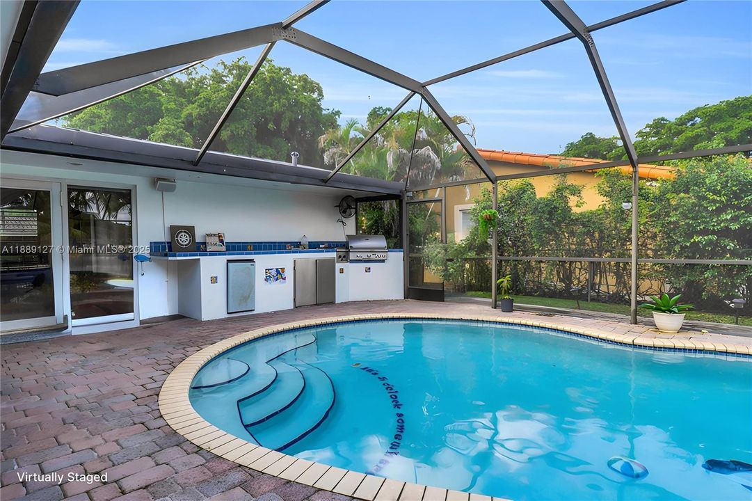 待售: $999,000 (4 贝兹, 2 浴室, 1904 平方英尺)