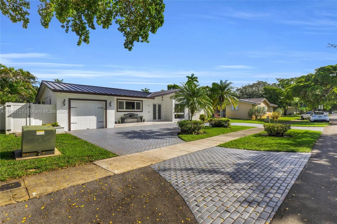 待售: $999,000 (4 贝兹, 2 浴室, 1904 平方英尺)