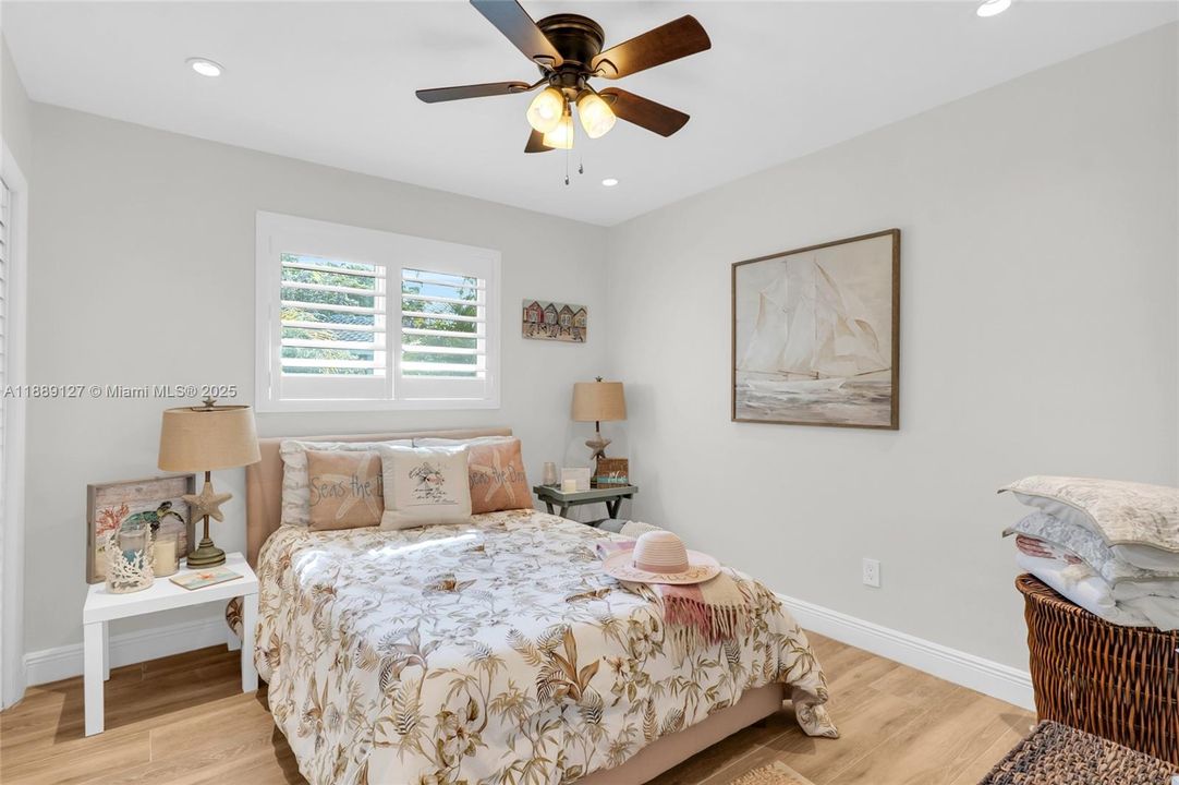 待售: $999,000 (4 贝兹, 2 浴室, 1904 平方英尺)