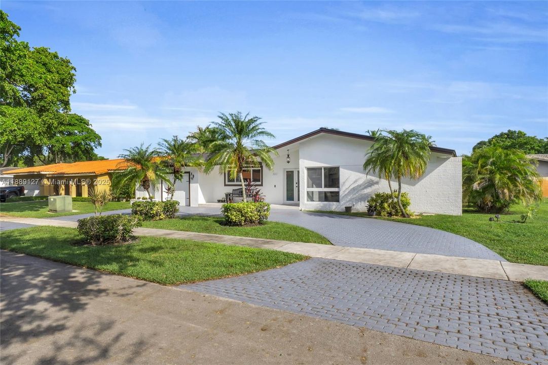 待售: $999,000 (4 贝兹, 2 浴室, 1904 平方英尺)