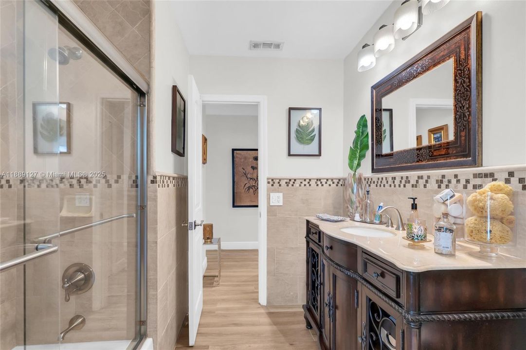 待售: $999,000 (4 贝兹, 2 浴室, 1904 平方英尺)