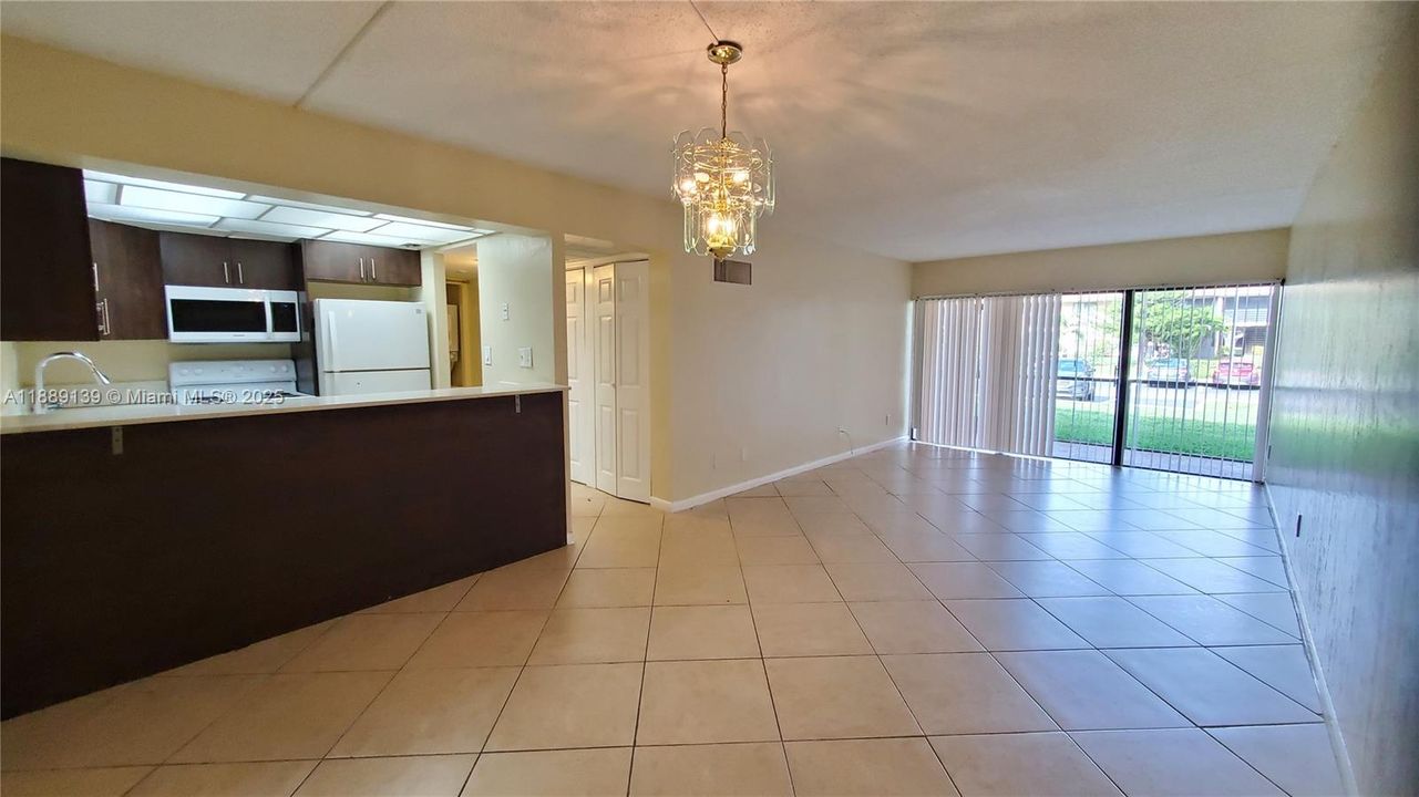 Active With Contract: $1,950 (2 beds, 2 baths, 884 Square Feet)