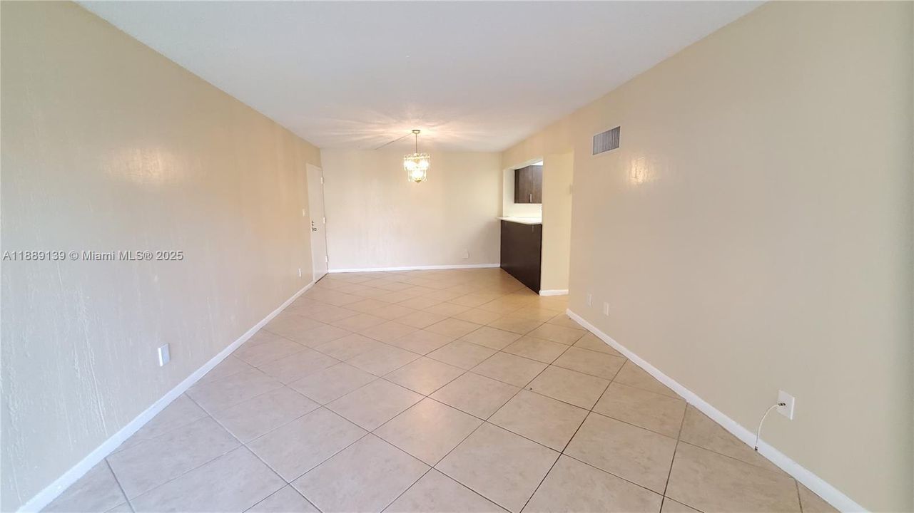 Active With Contract: $1,950 (2 beds, 2 baths, 884 Square Feet)