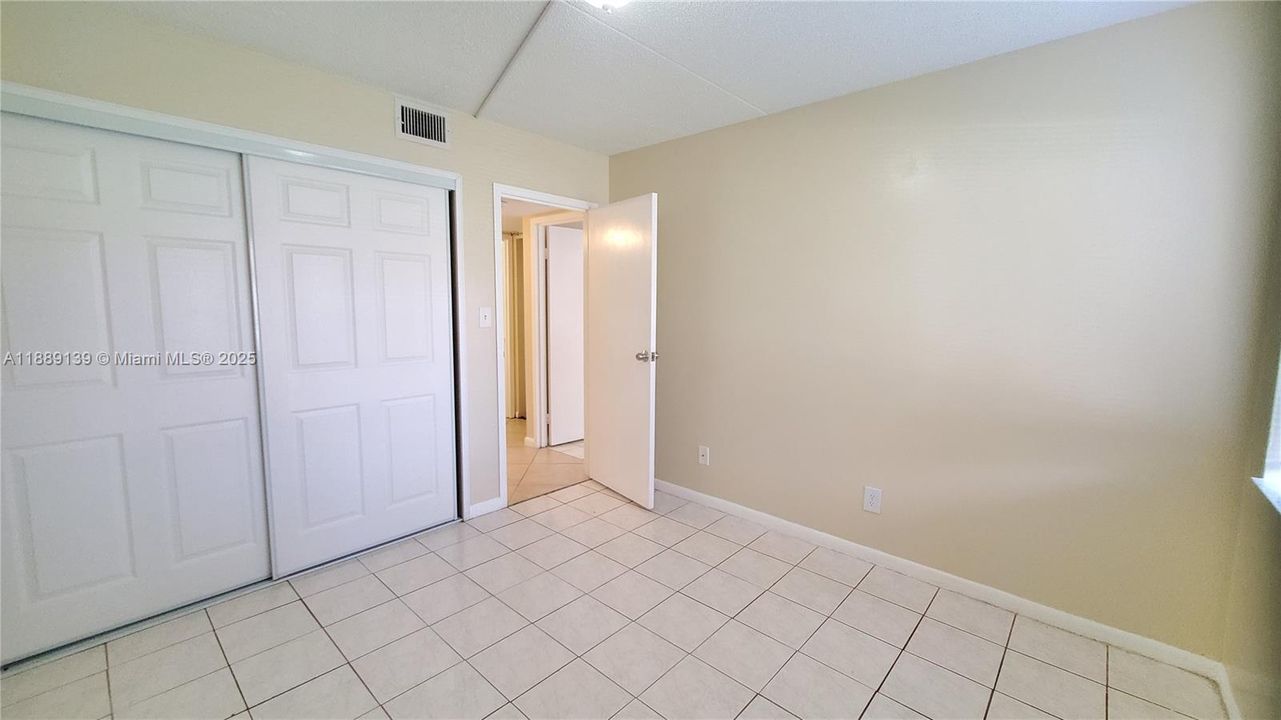Active With Contract: $1,950 (2 beds, 2 baths, 884 Square Feet)