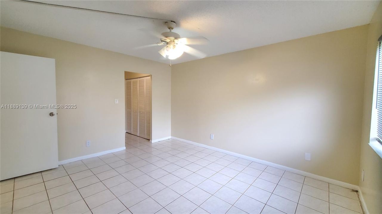 Active With Contract: $1,950 (2 beds, 2 baths, 884 Square Feet)