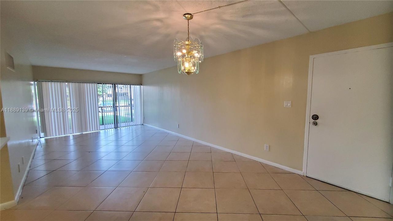 Active With Contract: $1,950 (2 beds, 2 baths, 884 Square Feet)