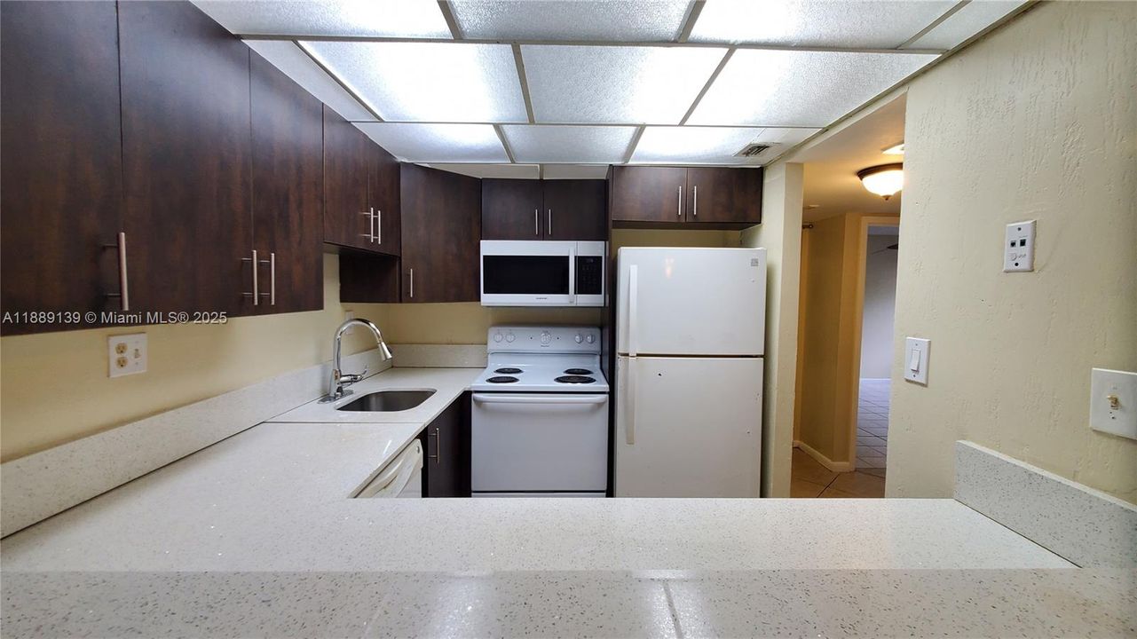 Active With Contract: $1,950 (2 beds, 2 baths, 884 Square Feet)