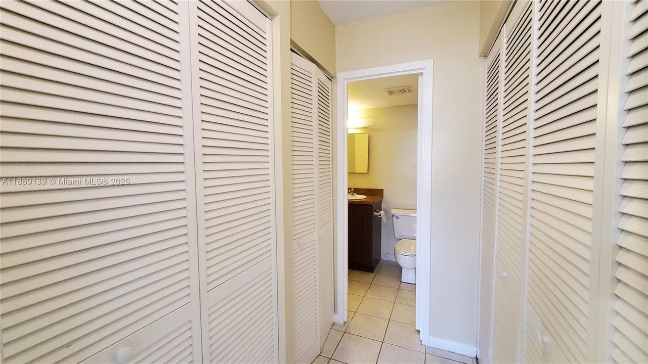 Active With Contract: $1,950 (2 beds, 2 baths, 884 Square Feet)