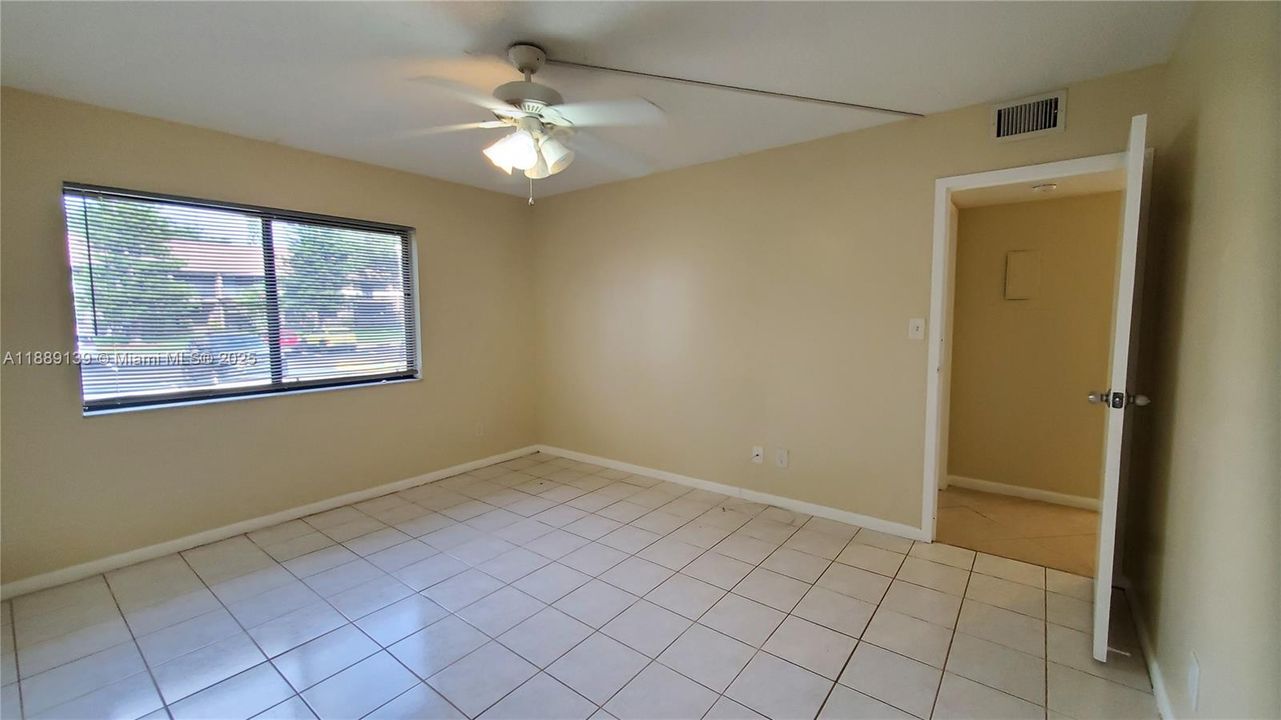 Active With Contract: $1,950 (2 beds, 2 baths, 884 Square Feet)