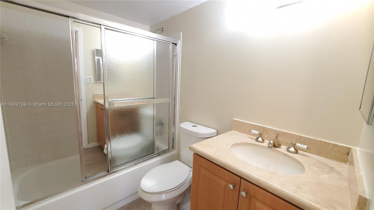 Active With Contract: $1,950 (2 beds, 2 baths, 884 Square Feet)