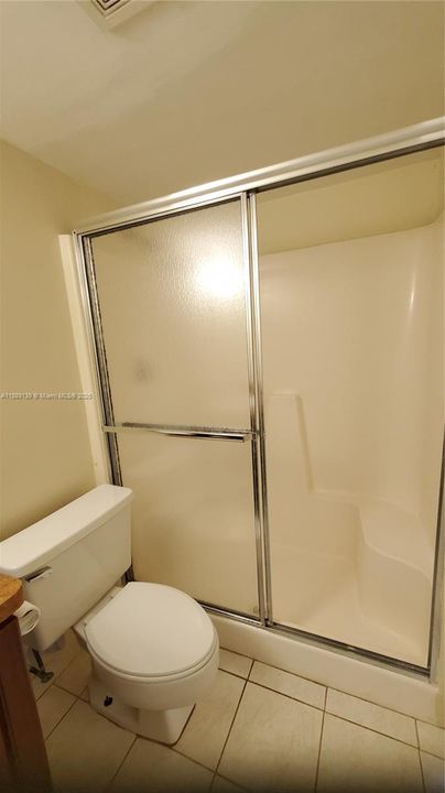 Active With Contract: $1,950 (2 beds, 2 baths, 884 Square Feet)