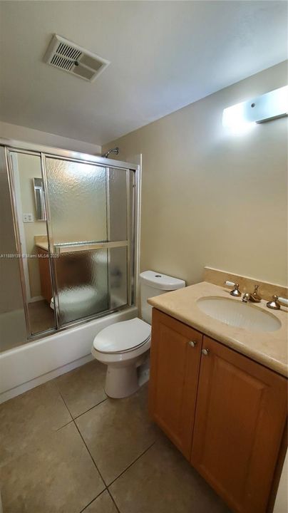 Active With Contract: $1,950 (2 beds, 2 baths, 884 Square Feet)