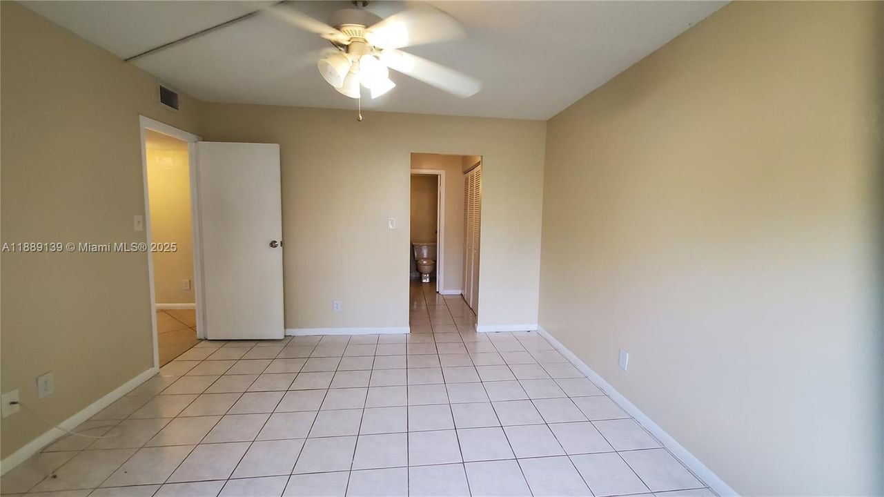 Active With Contract: $1,950 (2 beds, 2 baths, 884 Square Feet)