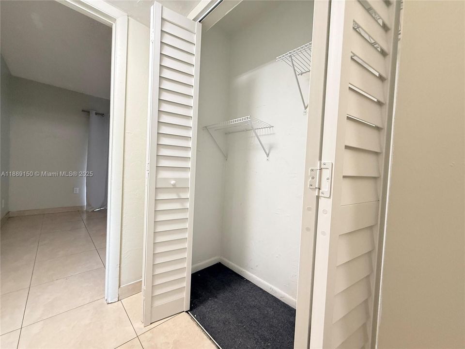 На продажу: $222,000 (2 спален, 2 ванн, 852 Квадратных фут)