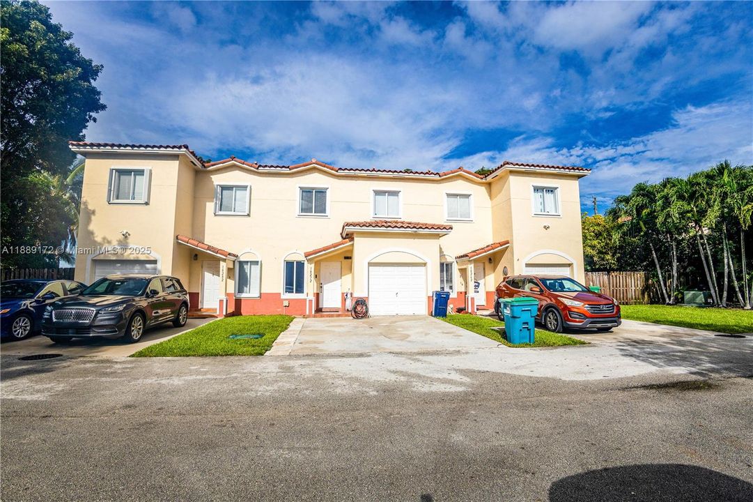 На продажу: $420,000 (3 спален, 2 ванн, 1470 Квадратных фут)