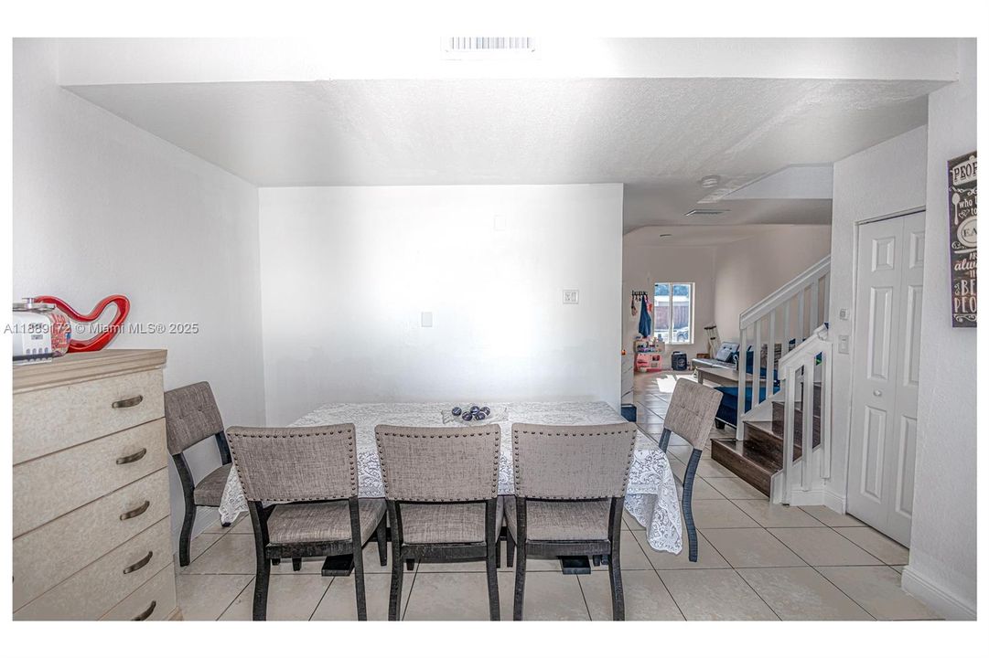 На продажу: $420,000 (3 спален, 2 ванн, 1470 Квадратных фут)