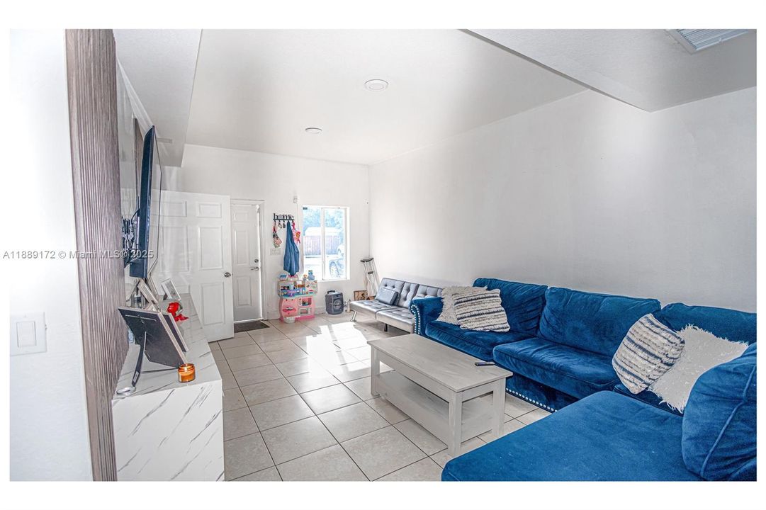 На продажу: $420,000 (3 спален, 2 ванн, 1470 Квадратных фут)