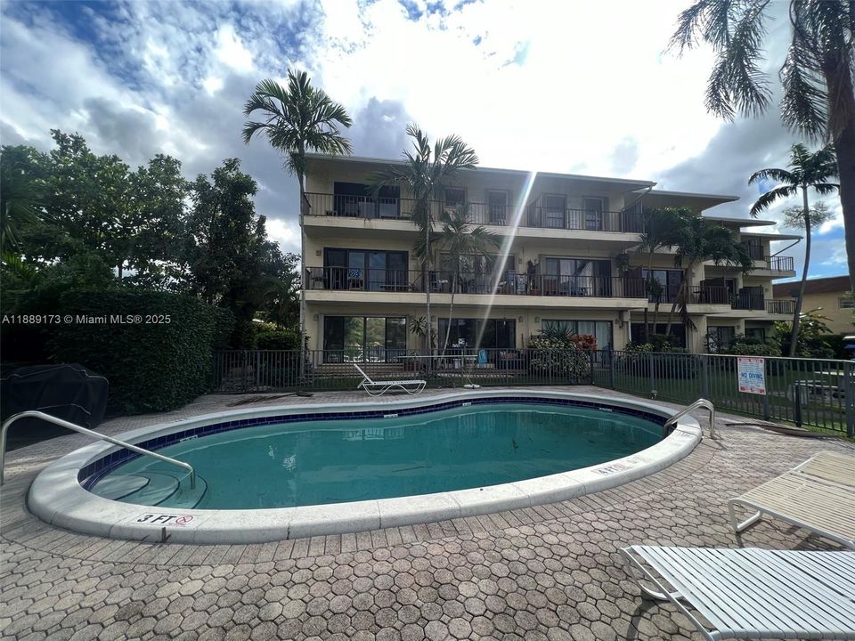 Activo con contrato: $1,895 (1 camas, 1 baños, 600 Pies cuadrados)