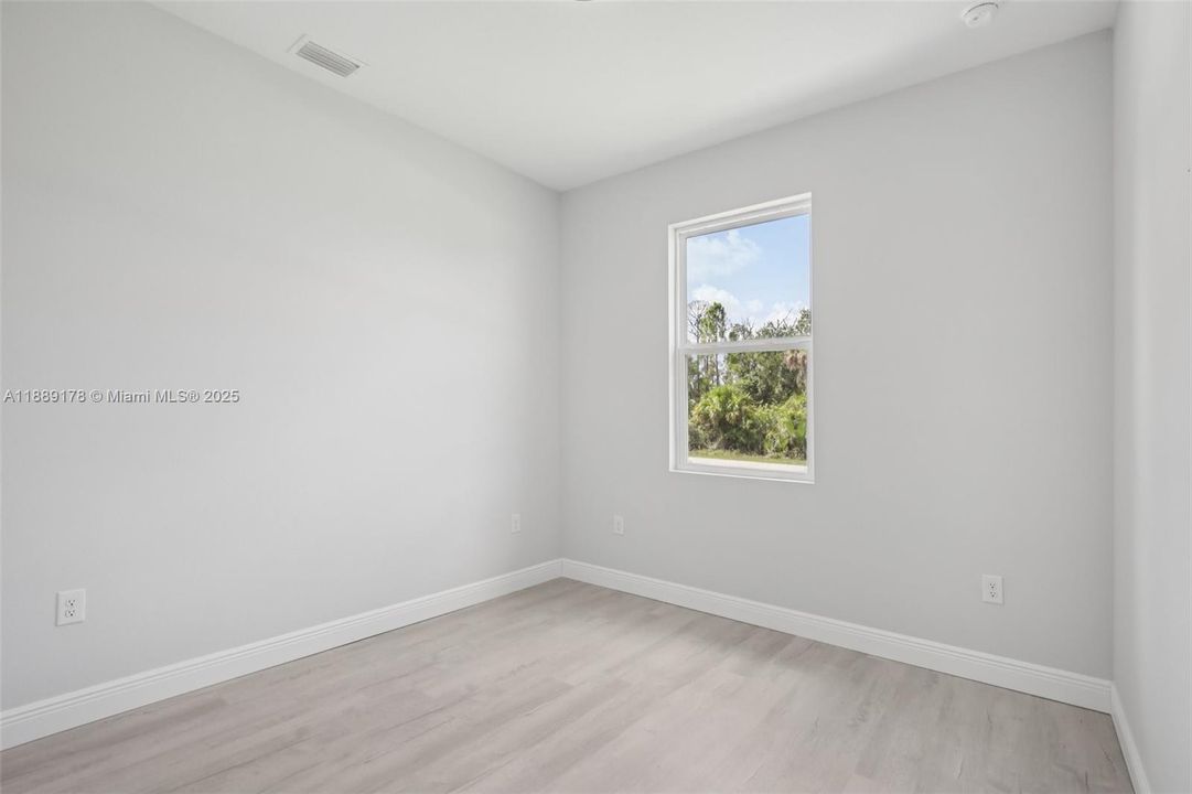 Recently Rented: $2,100 (4 beds, 2 baths, 1612 Square Feet)