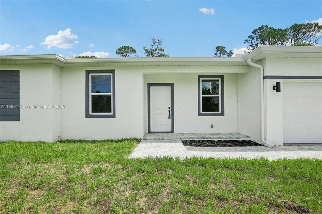 Recently Rented: $2,100 (4 beds, 2 baths, 1612 Square Feet)