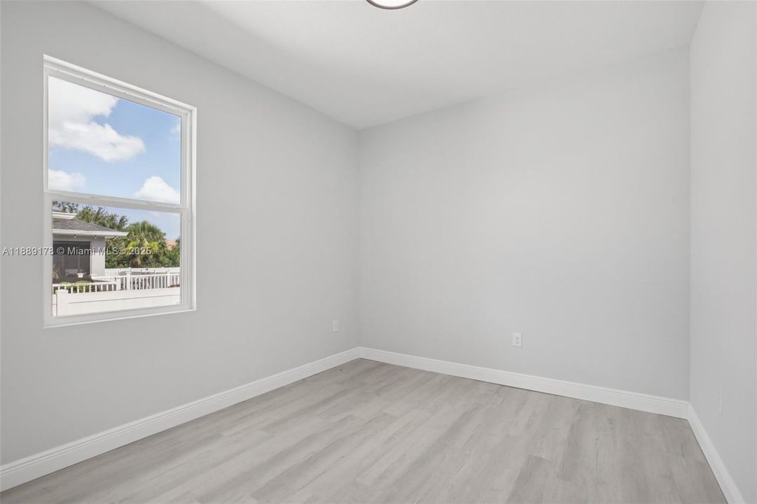 Recently Rented: $2,100 (4 beds, 2 baths, 1612 Square Feet)