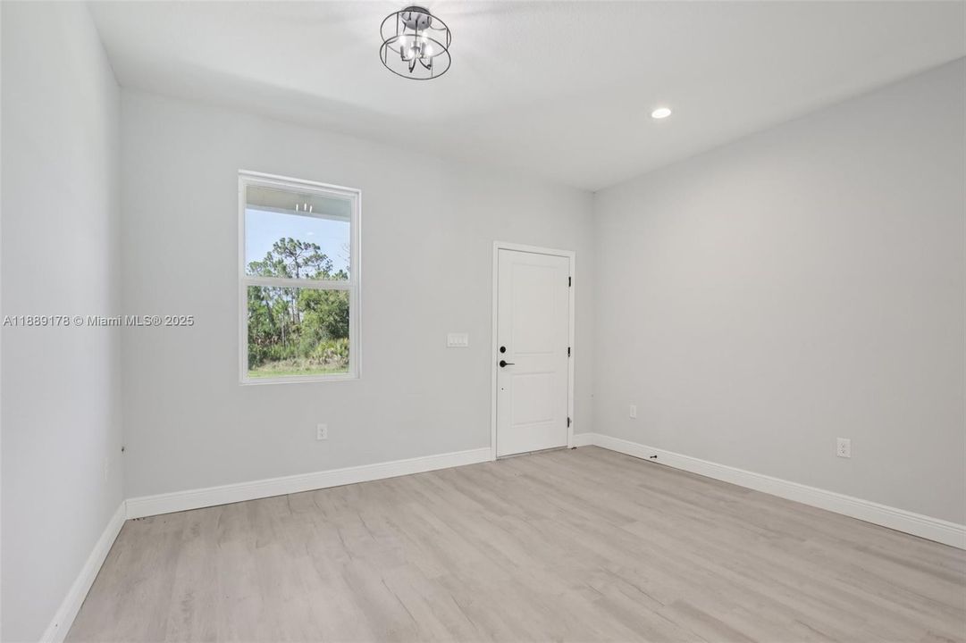 Recently Rented: $2,100 (4 beds, 2 baths, 1612 Square Feet)