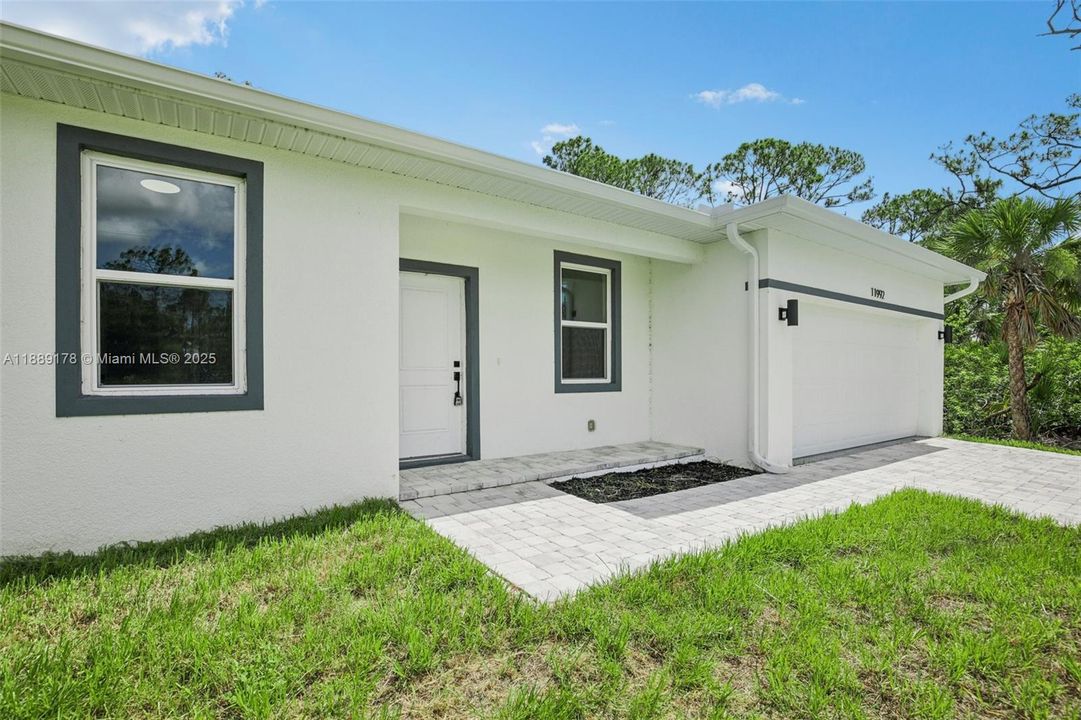 Recently Rented: $2,100 (4 beds, 2 baths, 1612 Square Feet)